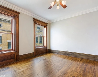 559 W Surf Street - Photo Thumbnail 13