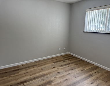 310 30th Ave Court - Photo Thumbnail 8