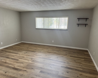 310 30th Ave Court - Photo Thumbnail 1