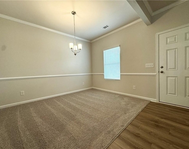 273 Bloomfield Circle - Photo Thumbnail 3