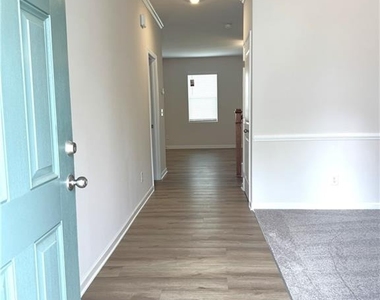 273 Bloomfield Circle - Photo Thumbnail 2