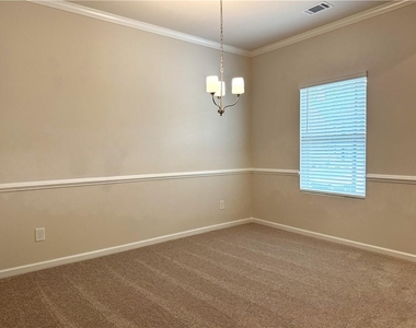 273 Bloomfield Circle - Photo Thumbnail 4