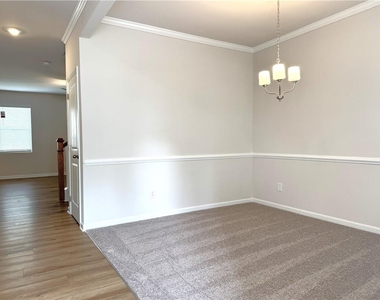 273 Bloomfield Circle - Photo Thumbnail 5