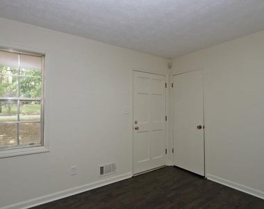 4215 Fawn Lane Se - Photo Thumbnail 3