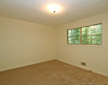4215 Fawn Lane Se - Photo Thumbnail 13