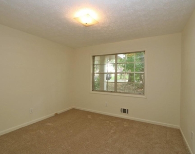 4215 Fawn Lane Se - Photo Thumbnail 18