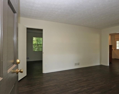 4215 Fawn Lane Se - Photo Thumbnail 2