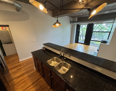 1071 W 15th Street - Photo Thumbnail 4