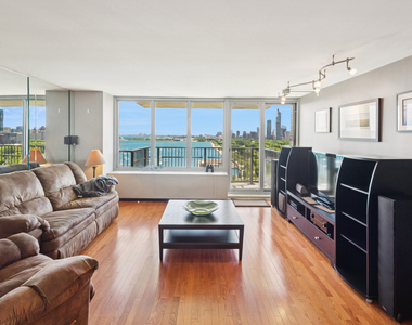 400 E Randolph Street - Photo Thumbnail 2