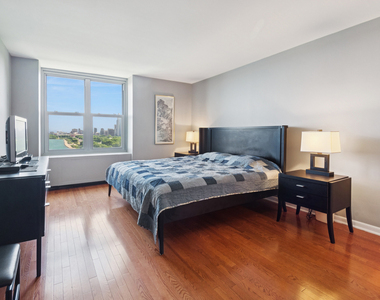400 E Randolph Street - Photo Thumbnail 10