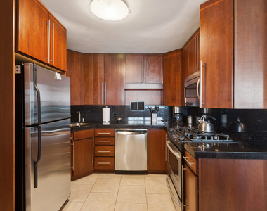 400 E Randolph Street - Photo Thumbnail 1