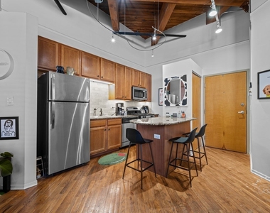 1500 W Monroe Street - Photo Thumbnail 3