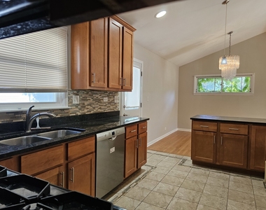 9924 Crawford Avenue - Photo Thumbnail 5