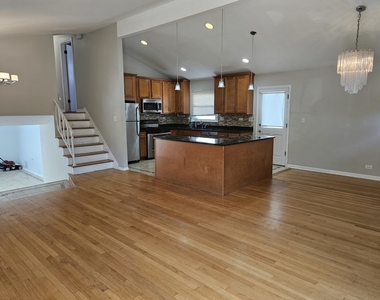 9924 Crawford Avenue - Photo Thumbnail 2