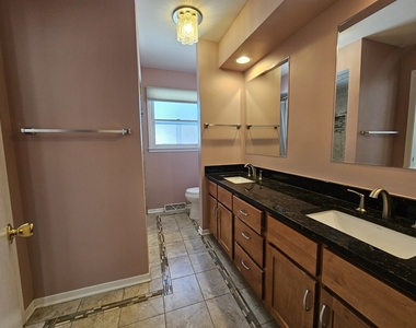9924 Crawford Avenue - Photo Thumbnail 7