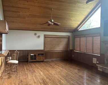 527 Springwood Lane - Photo Thumbnail 5