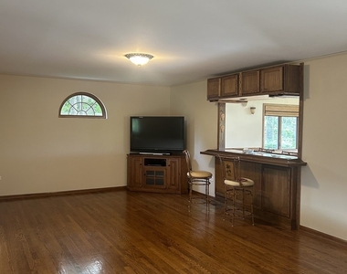 527 Springwood Lane - Photo Thumbnail 10