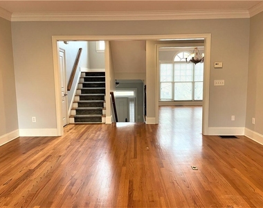 895 Lenox Ct Ne - Photo Thumbnail 8