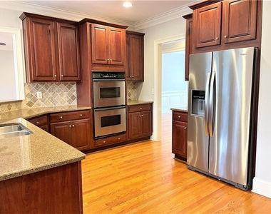 895 Lenox Ct Ne - Photo Thumbnail 13