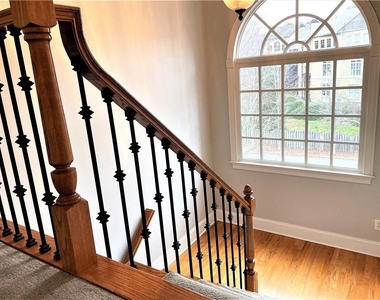 895 Lenox Ct Ne - Photo Thumbnail 23