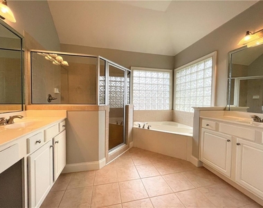 895 Lenox Ct Ne - Photo Thumbnail 18