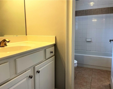 895 Lenox Ct Ne - Photo Thumbnail 21