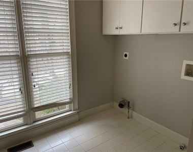 895 Lenox Ct Ne - Photo Thumbnail 15