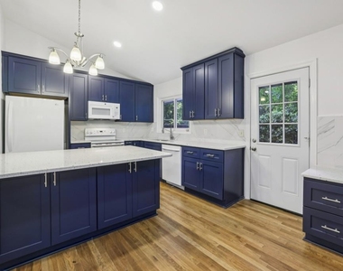 2056a Abby Lane Ne - Photo Thumbnail 14