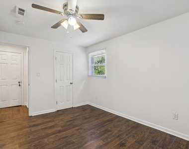 2056a Abby Lane Ne - Photo Thumbnail 30