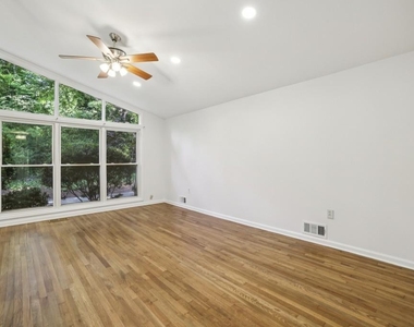 2056a Abby Lane Ne - Photo Thumbnail 10