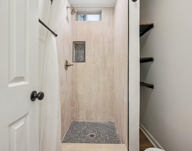 2056a Abby Lane Ne - Photo Thumbnail 40