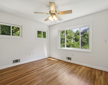 2056a Abby Lane Ne - Photo Thumbnail 23
