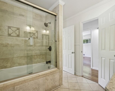 2056a Abby Lane Ne - Photo Thumbnail 20