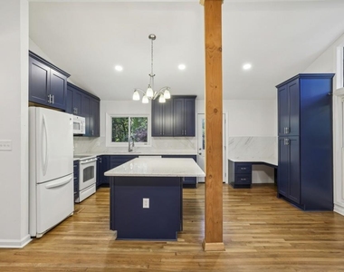 2056a Abby Lane Ne - Photo Thumbnail 2