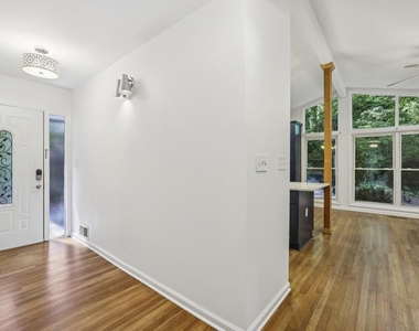2056a Abby Lane Ne - Photo Thumbnail 9