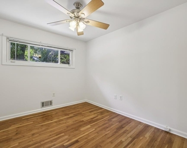 2056a Abby Lane Ne - Photo Thumbnail 21