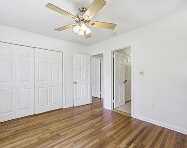 2056a Abby Lane Ne - Photo Thumbnail 17