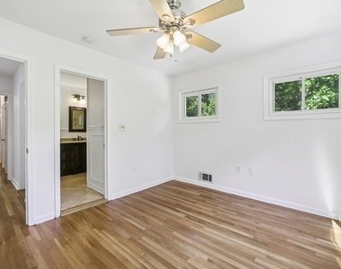 2056a Abby Lane Ne - Photo Thumbnail 18