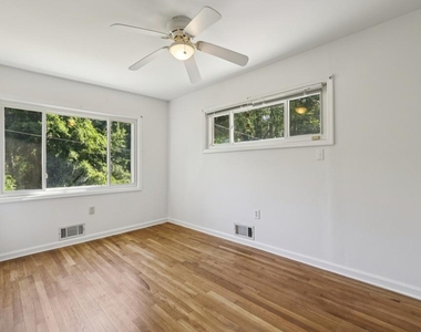 2056a Abby Lane Ne - Photo Thumbnail 3