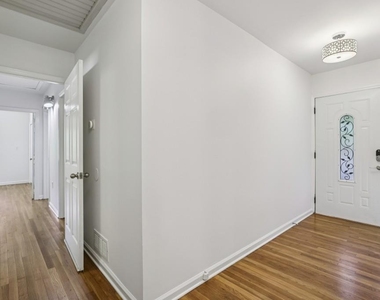 2056a Abby Lane Ne - Photo Thumbnail 16
