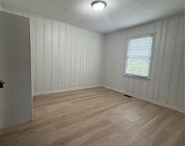 6440 Gordon Street - Photo Thumbnail 4