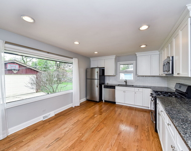 1706 E Liberty Drive - Photo Thumbnail 6