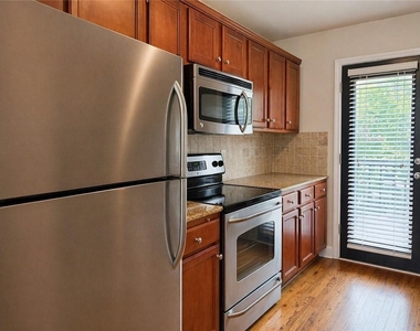 48 Peachtree Avenue Ne - Photo Thumbnail 3