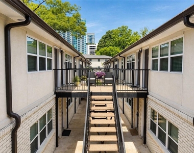48 Peachtree Avenue Ne - Photo Thumbnail 9