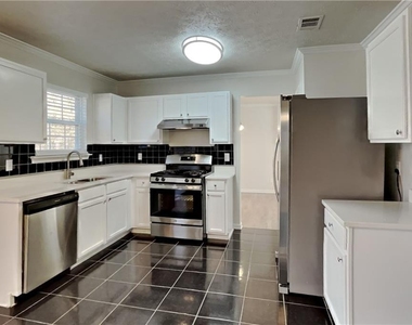 19 Lakemoore Court - Photo Thumbnail 4