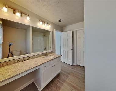 19 Lakemoore Court - Photo Thumbnail 10