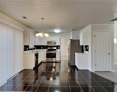 19 Lakemoore Court - Photo Thumbnail 5