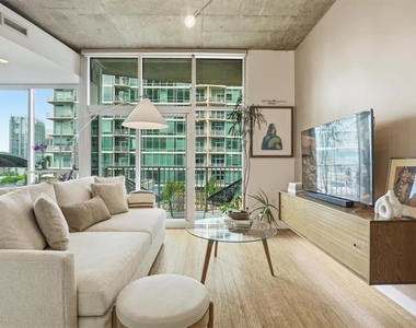 923 Peachtree Street Ne - Photo Thumbnail 9