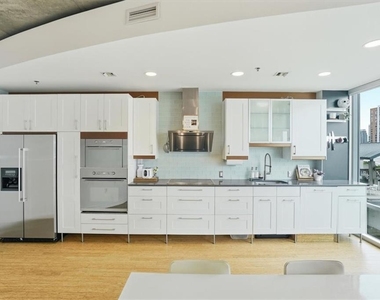 923 Peachtree Street Ne - Photo Thumbnail 17