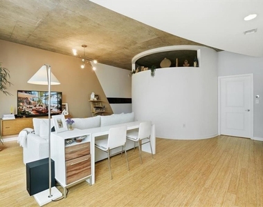 923 Peachtree Street Ne - Photo Thumbnail 13